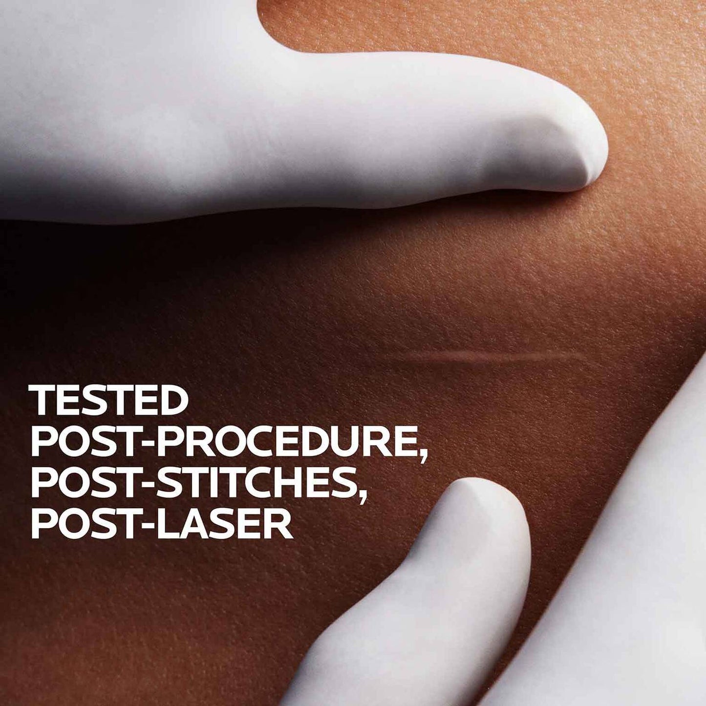 cicaplast-gel-b5-skin-protectant-e2 06-cicaplast-gel-model-1500x1500.jpg